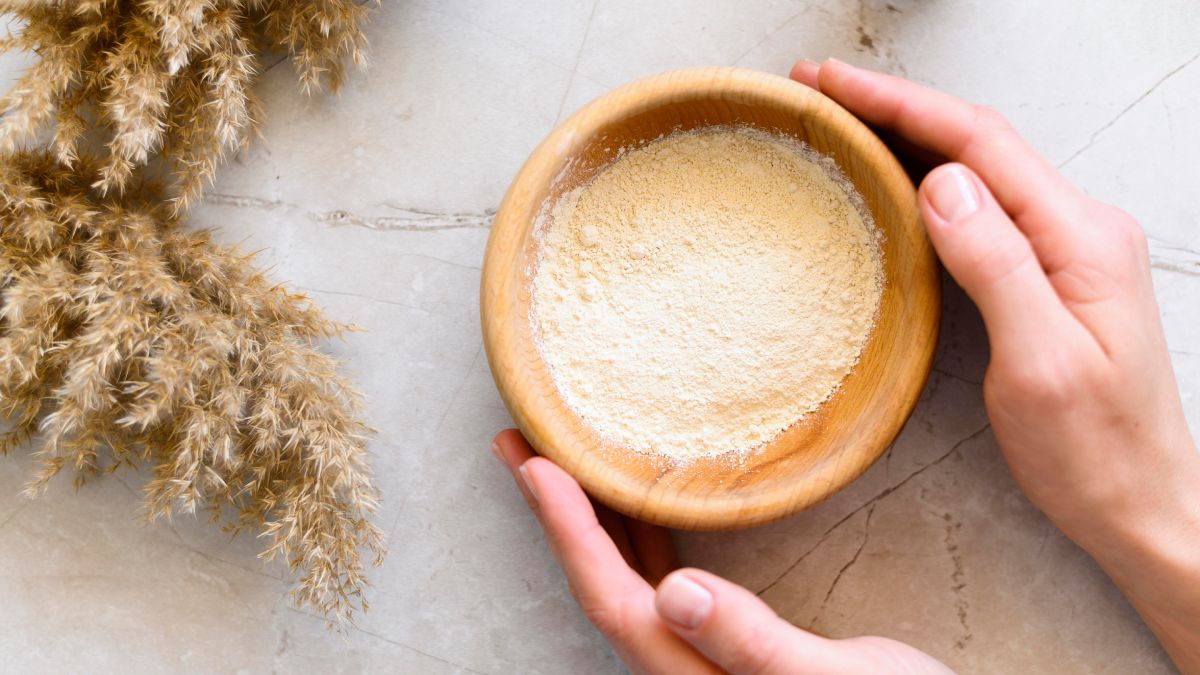 Bol de harina de maiz con curcuma