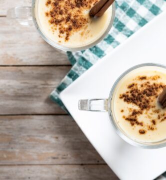 Ponche de crema venezolano con canela