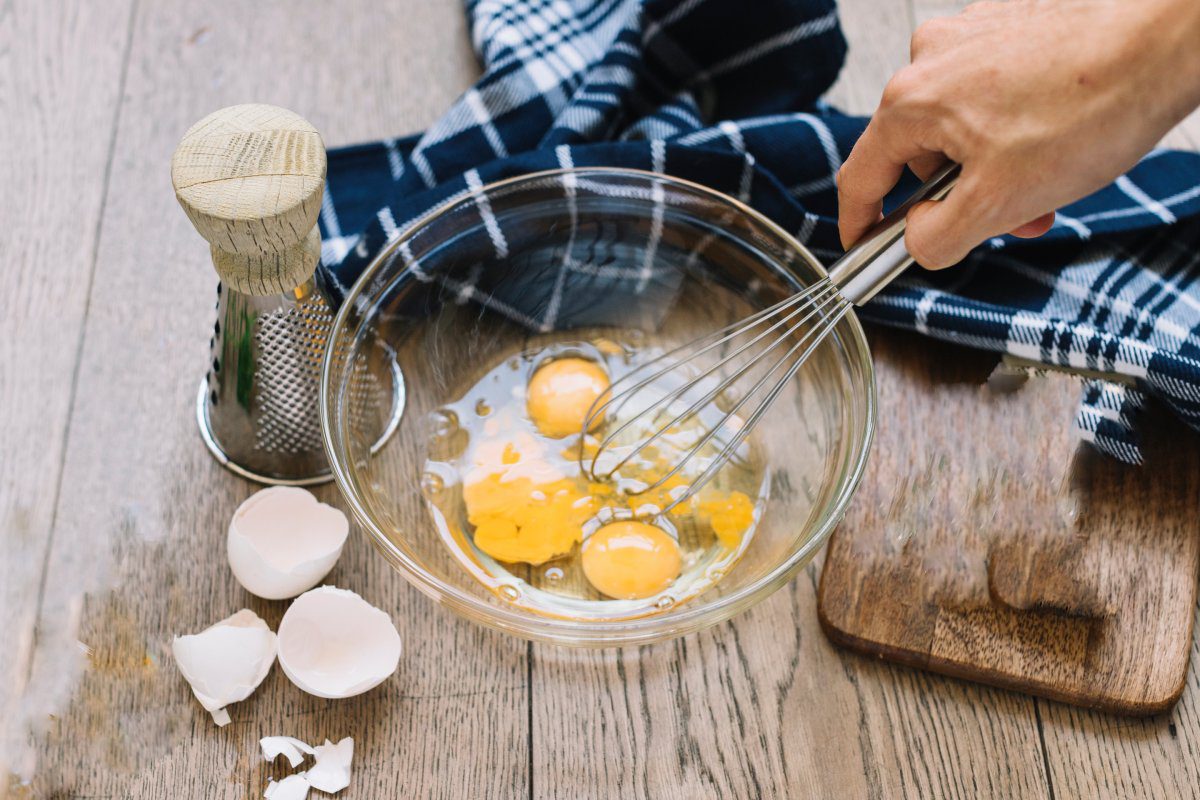Batiendo huevos lentamente